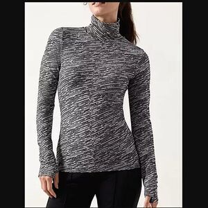 Athleta Flurry Seamless Turtleneck in Black & White | Size M